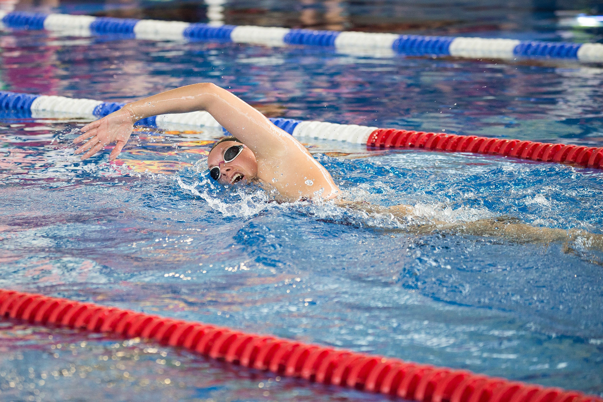 Schwimmerin im Wasser